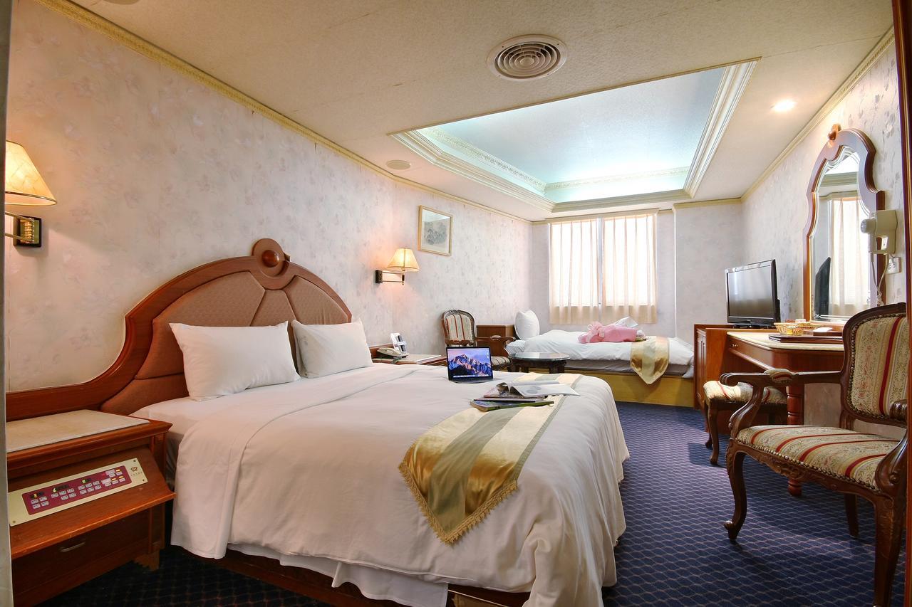 Wang Fu Hotel Miaoli Bagian luar foto