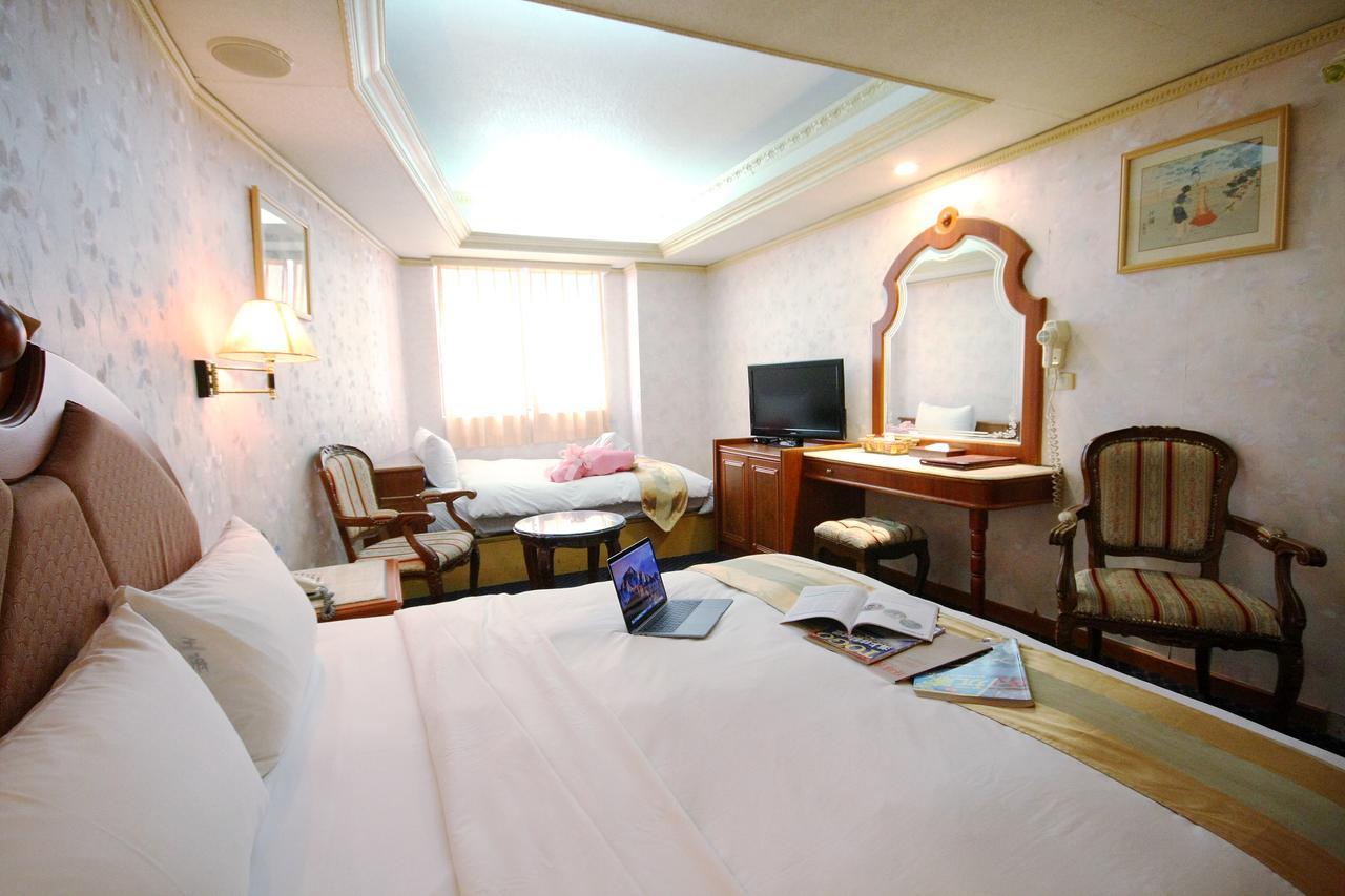 Wang Fu Hotel Miaoli Bagian luar foto