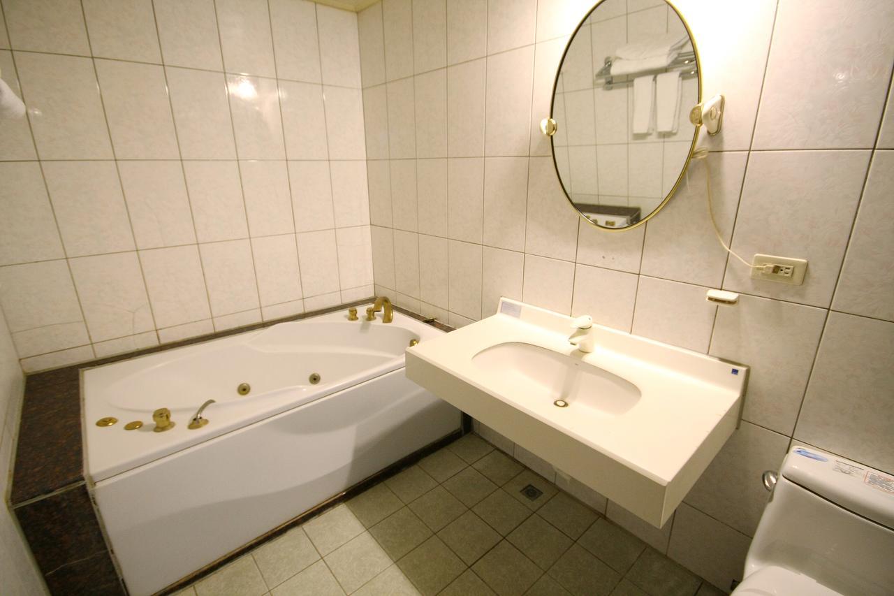 Wang Fu Hotel Miaoli Bagian luar foto